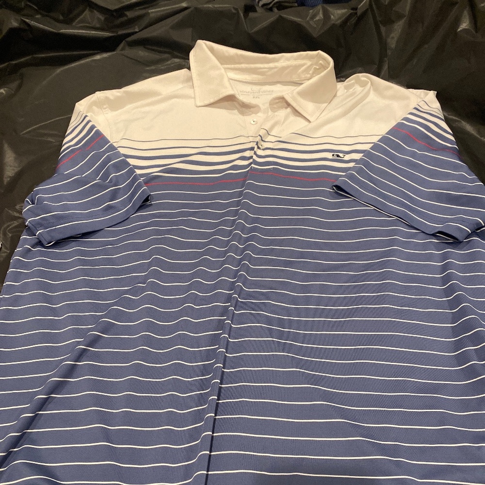 Men’s vineyard vine golf shirt.